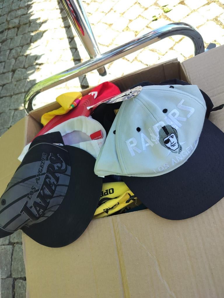 Allerlei vintage petten/Vissershoedjes, Ophalen