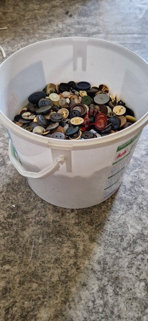 Knoppen jaren 50 tot 80, Hobby en Vrije tijd, Naaien en Fournituren, Ophalen, Gebruikt, Overige typen