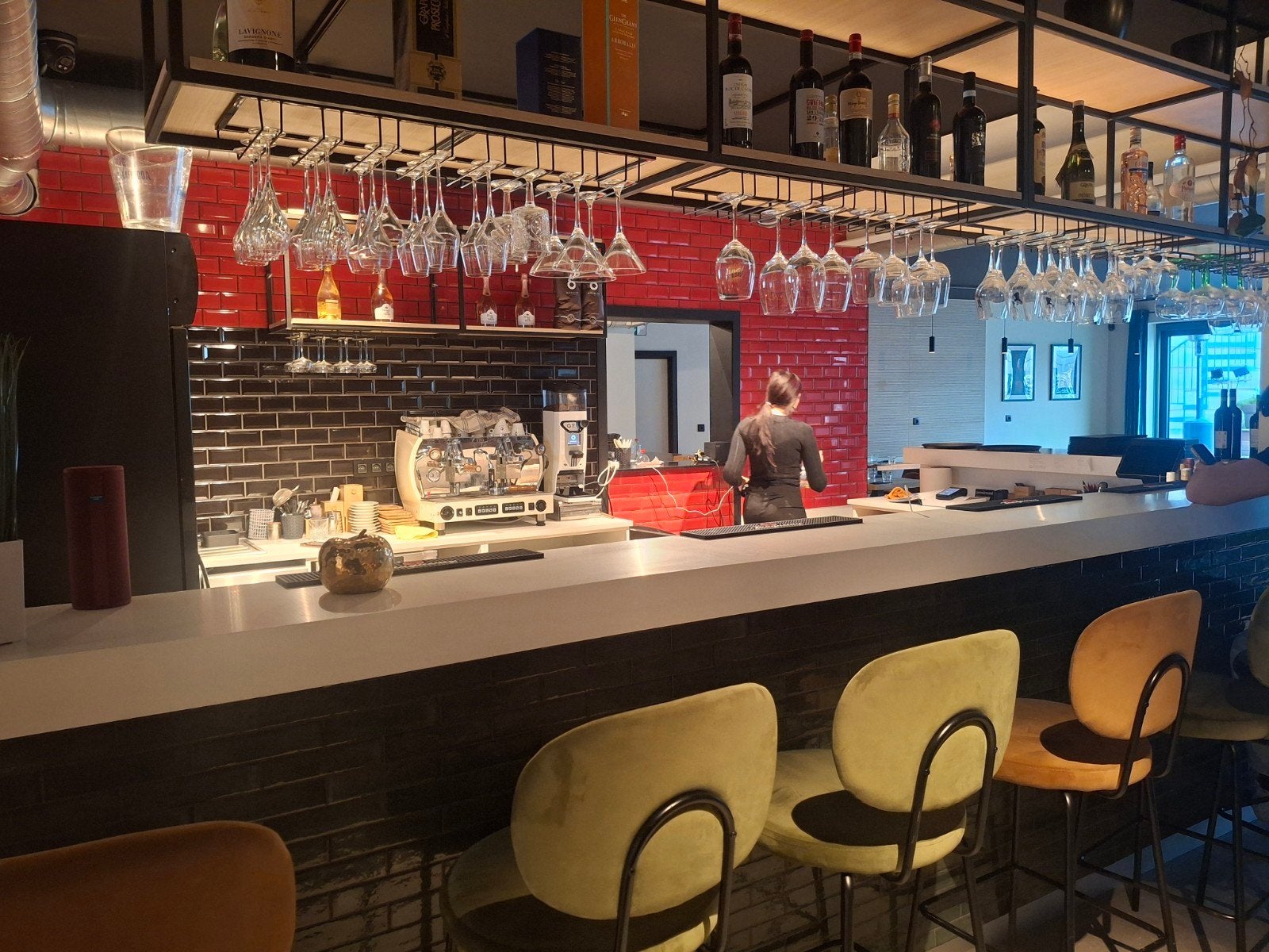 LOUISE – VLEURGAT | SUPERBE RESTAURANT ITALIEN CLÉ EN MAIN |