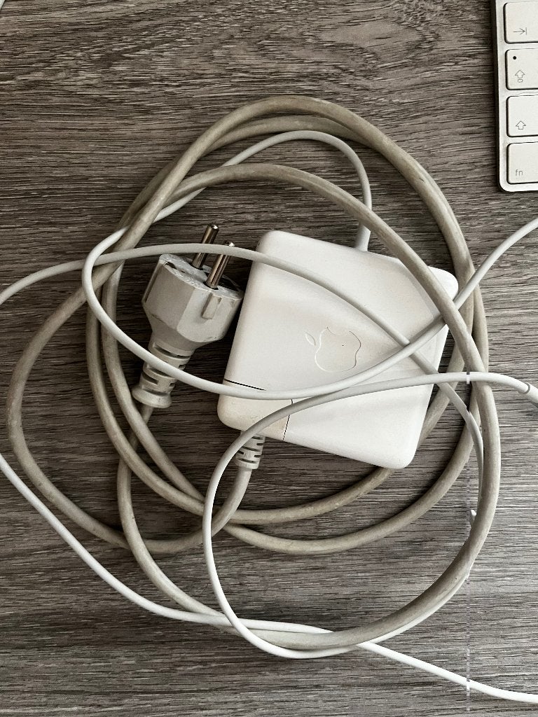 L'ordinateur portable Apple est un autre chargeur  Mackbook, Enlèvement ou Envoi, Comme neuf, Autres tailles, MacBook