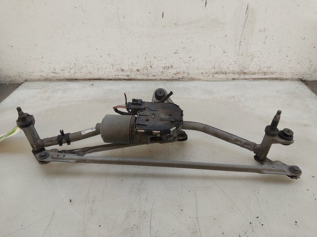 MOTEUR + TRINGLERIE ESSUIE GLACE AVANT Passat Variant (3G5), Robert Bosch AG, Volkswagen, Utilisé, Robert-Bosch-Allee 1
74232  Abstatt, DE