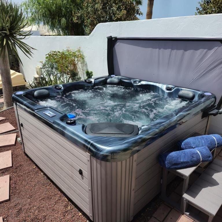 Nieuw luxe jacuzzi Gratis levering, plaatsing/cover/lifter, Tuin en Terras, Ophalen, Nieuw, Verlichting