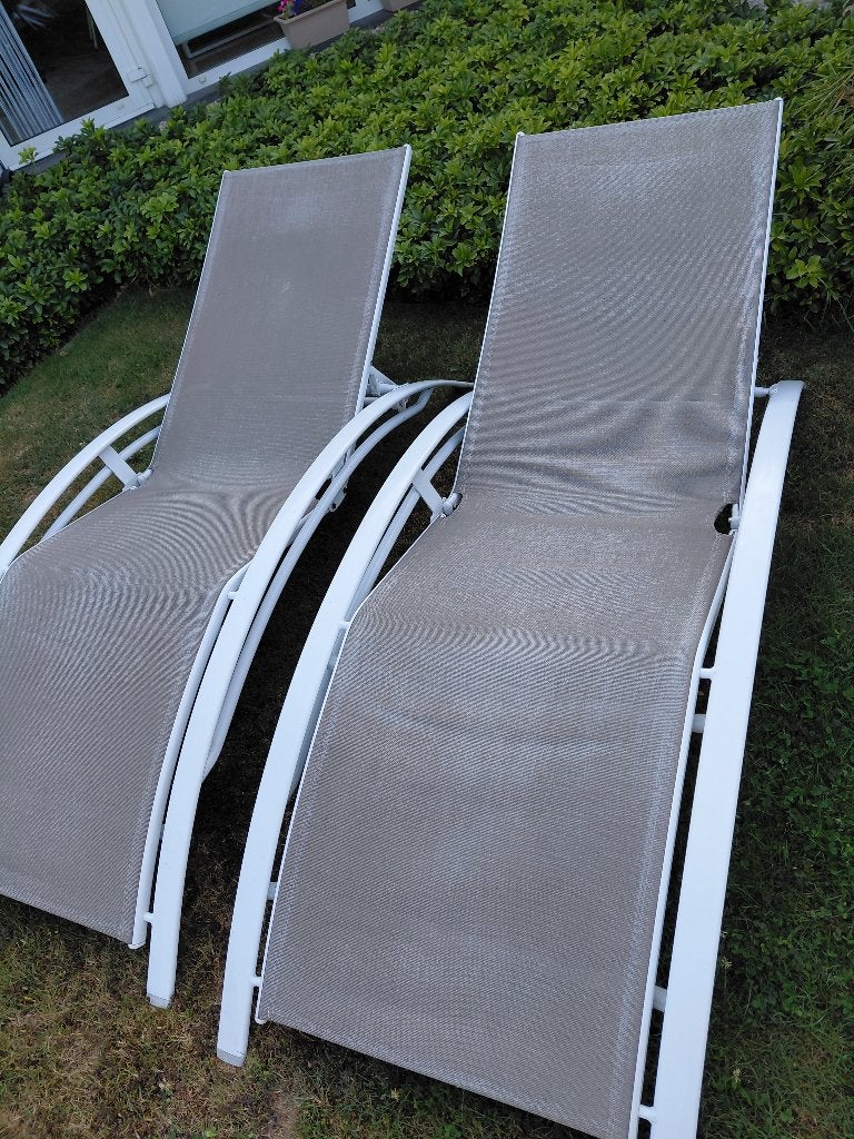 2 witte ligbedden, Jardin & Terrasse, Chaises longues, Enlèvement, Utilisé, Textilène, Réglable