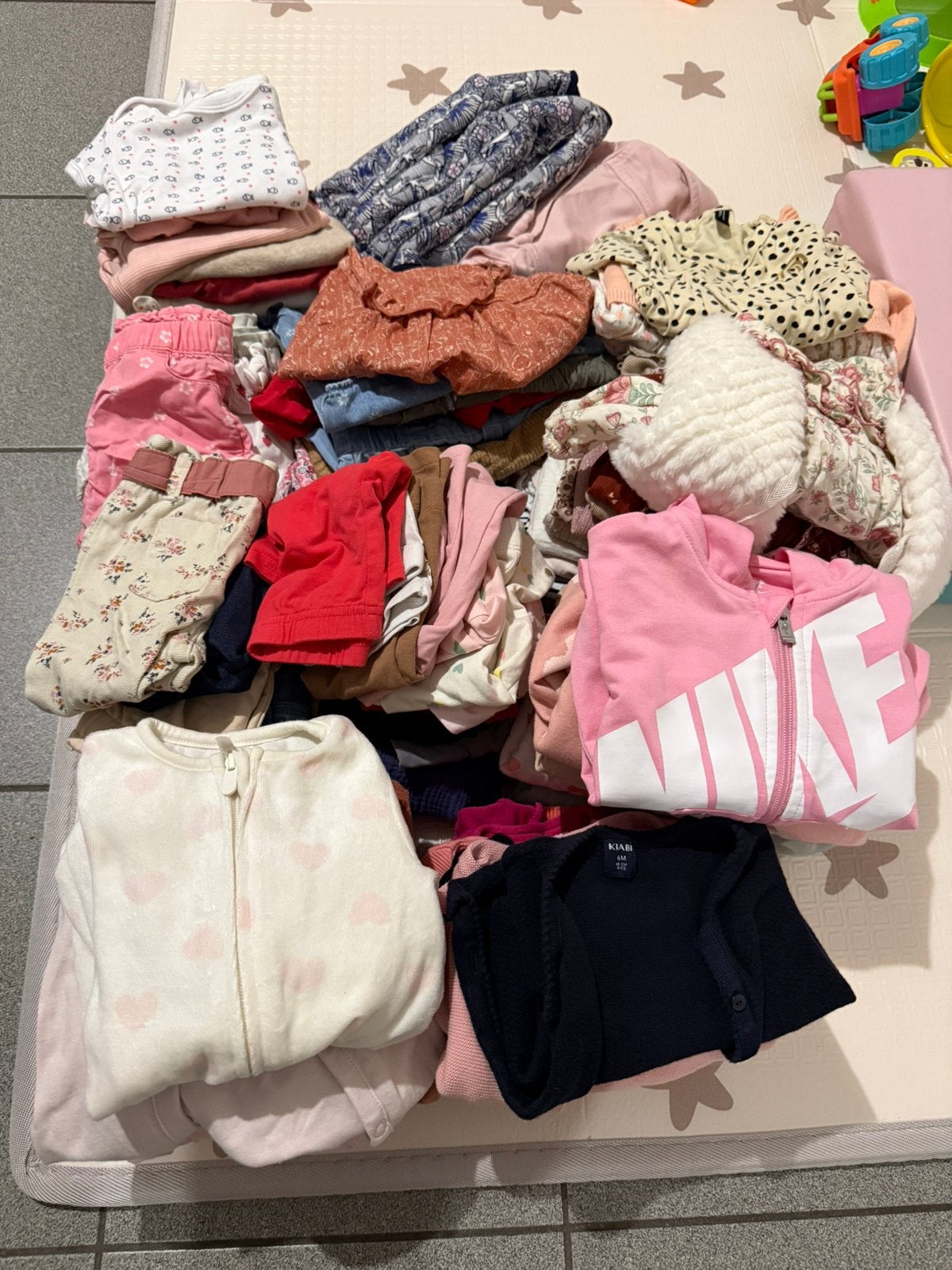 Lot vêtements bébé fille 6 mois, Enlèvement, Comme neuf