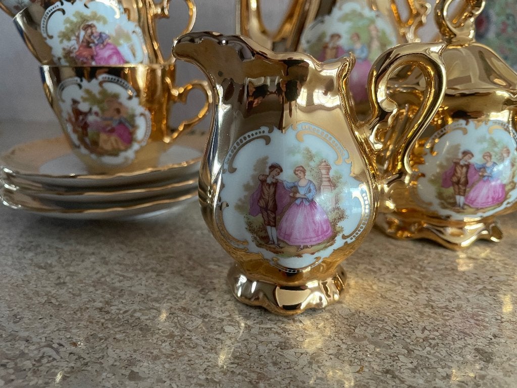 Goudkleurig Koffieserviesje, Enlèvement