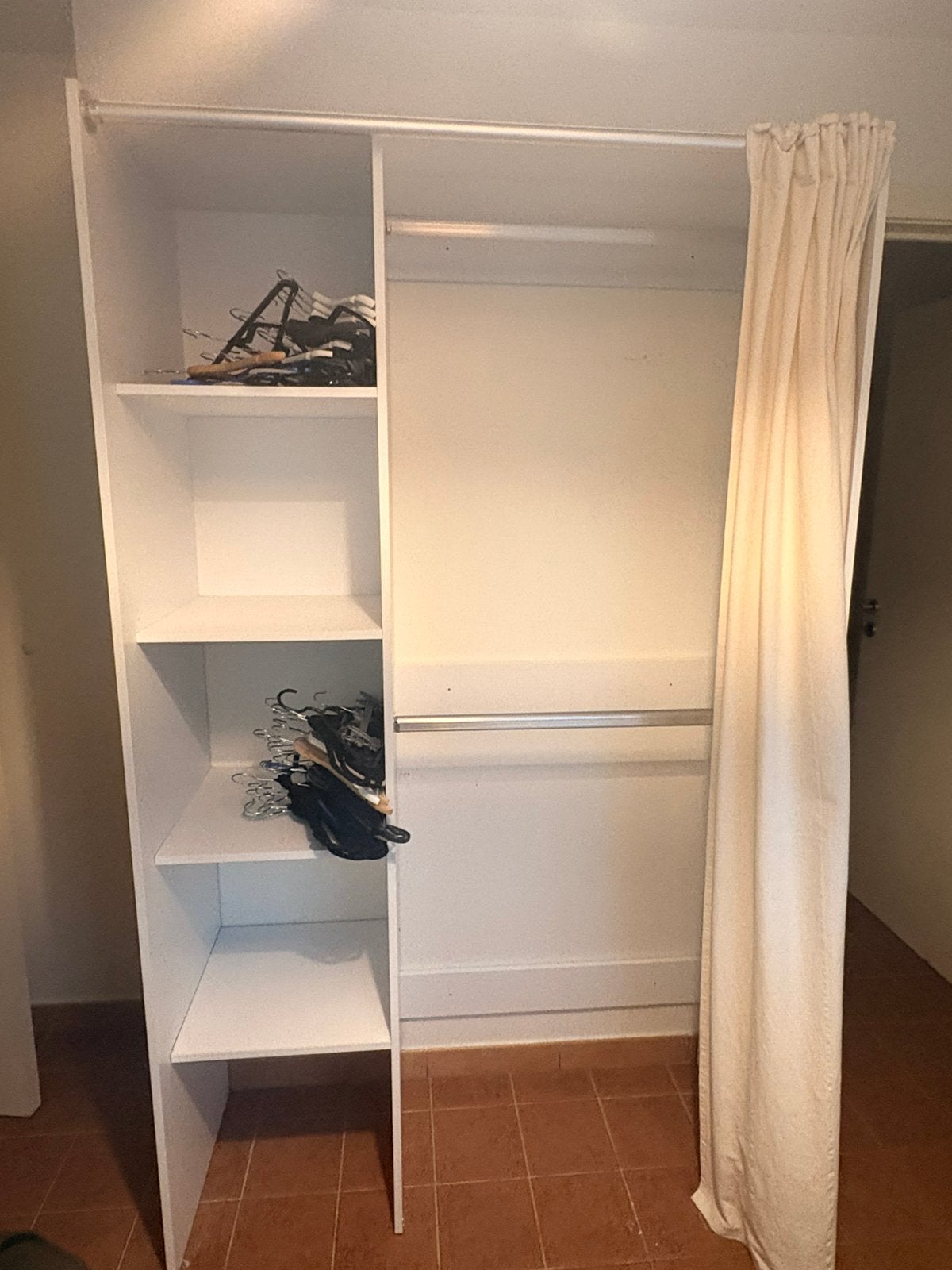 Dressing avec rideau, Enlèvement, Comme neuf