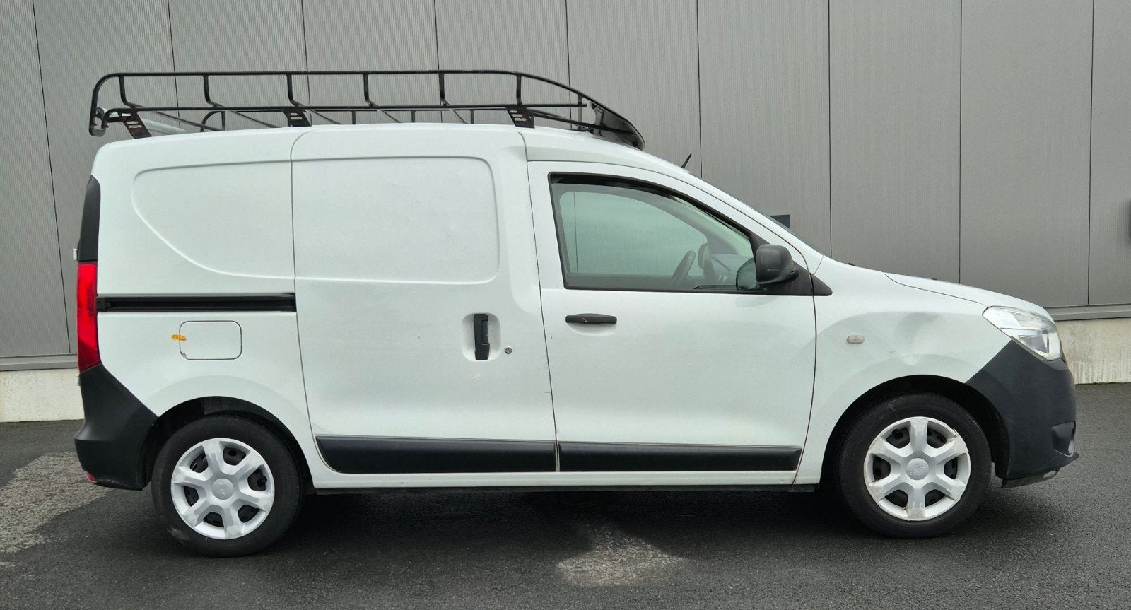Dacia Dokker 1.6 Benzine Euro 6B, Auto's, Bestelwagens en Lichte vracht, 75 kW, Stof, 140 g/km, 4 cilinders