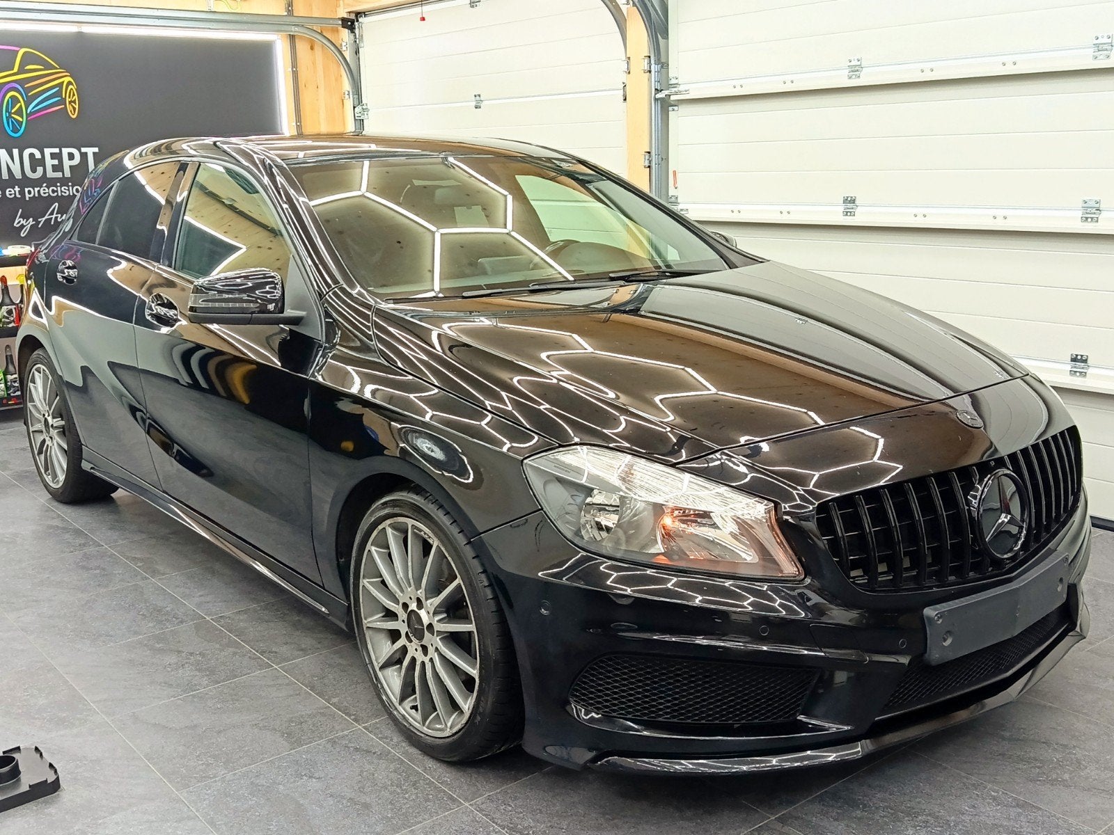 Mercedes A 200 Pack AMG Full Black  PRETE A IMMATRICULER, Achat, Boîte manuelle, Entretenue par le concessionnaire, Noir