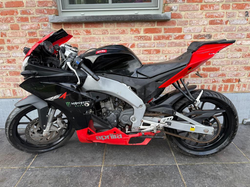 Aprilia rs4 125 cc met schade (2 stuks), Motoren, Motoren | Aprilia, Bedrijf, Ophalen