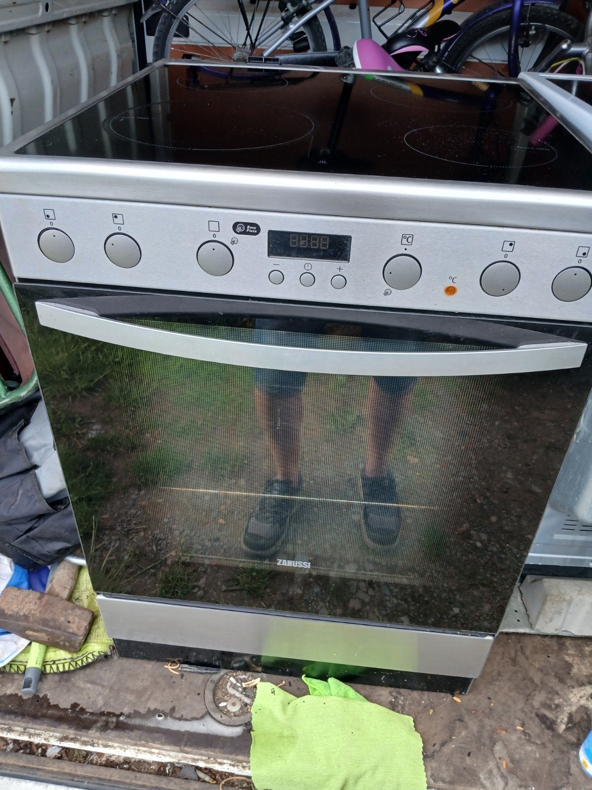 Kookplaat met oven, 4 jaar oud, Elektronische apparatuur, Ophalen, Gebruikt, Elektrisch, 4 kookzones