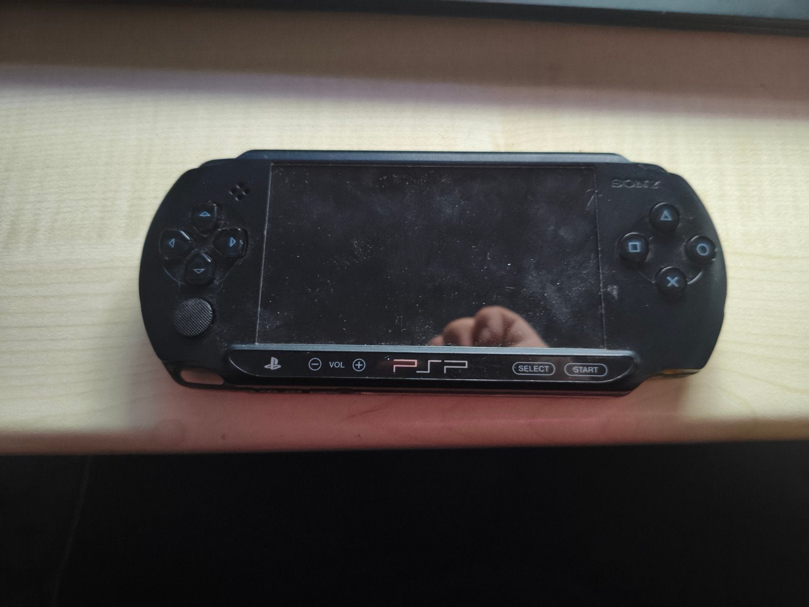 Sony PSP E1004 Noir - Bon état, Consoles de jeu & Jeux vidéo, Enlèvement ou Envoi, Comme neuf, Noir, PSP
