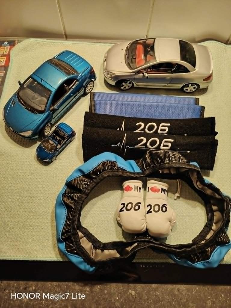 Schaalmodel en interieur benodigdheden., Hobby en Vrije tijd, Modelauto's | 1:18, Zo goed als nieuw, Auto, Overige merken, Ophalen of Verzenden