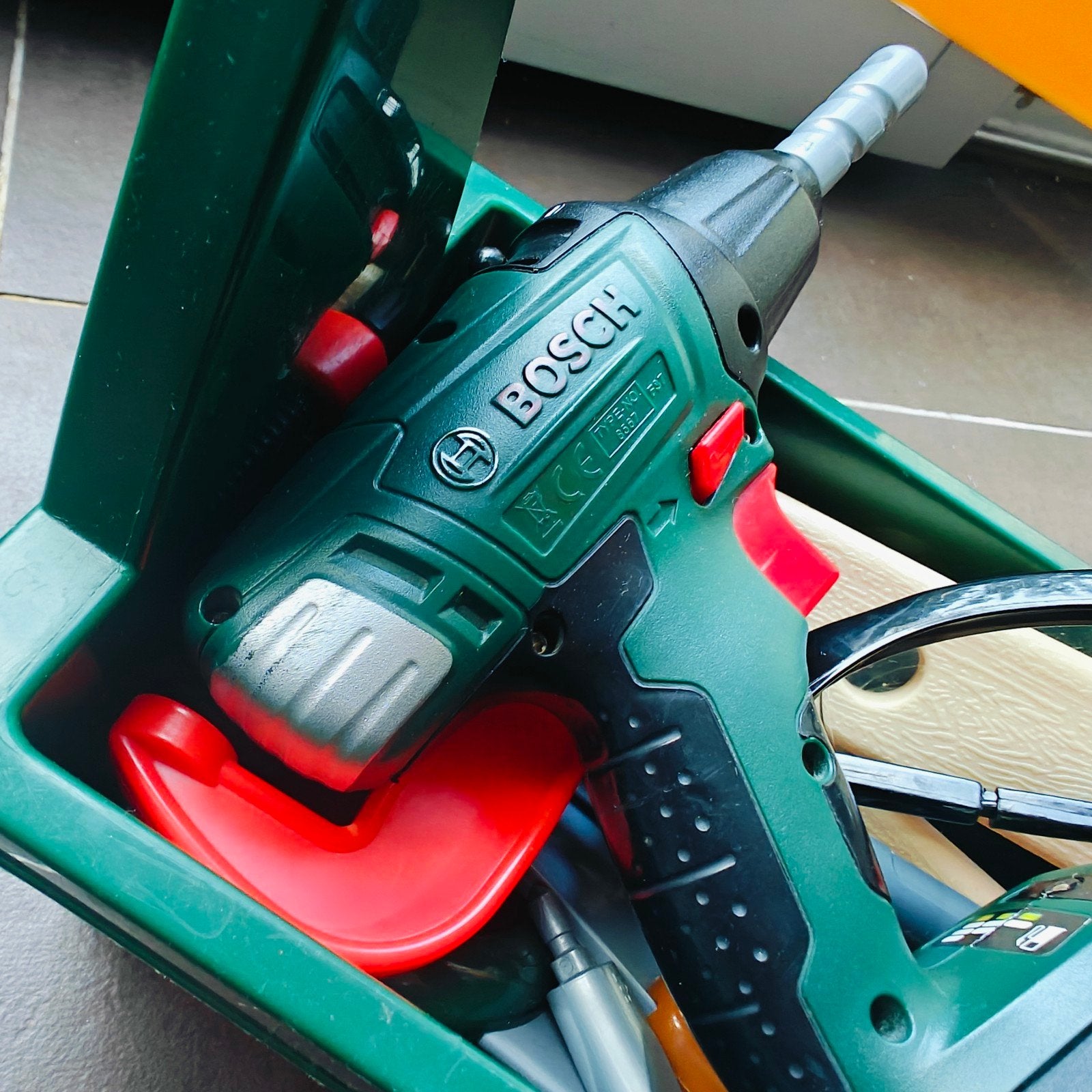 perceuse bosch avec batterie+ plein des accessoires, Enlèvement, Comme neuf, 2 à 4 ans