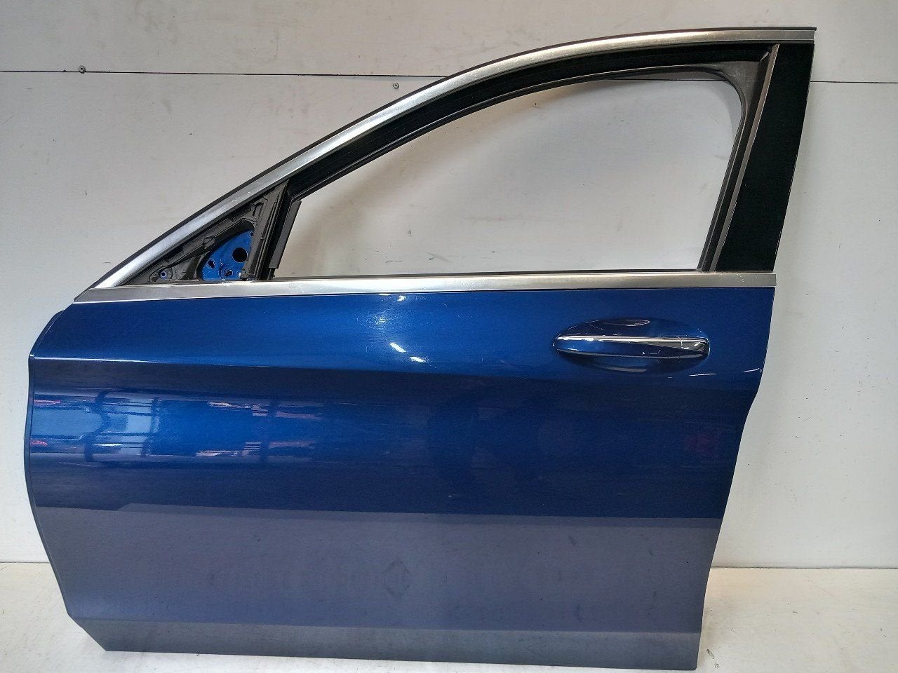 Portier links voor Mercedes-Benz C-Klasse, Onderdelen@venauto.nl, Van der Ven Autorecycling B.V., Ettenseweg 76, 4706 PB Roosendaal, The Netherlands