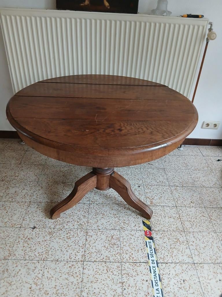 Table style grand guéridon