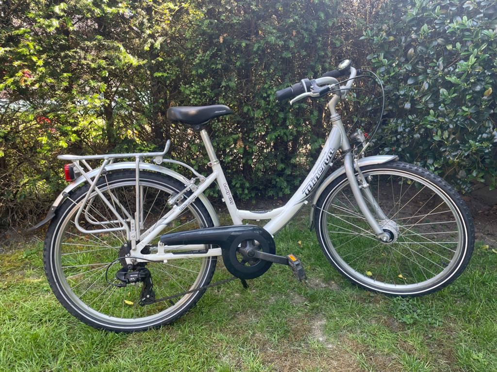 Minerva meisjesfiets 24 inch, Fietsen en Brommers, Fietsen | Meisjes, Ophalen, Velgrem, Versnellingen, Gebruikt