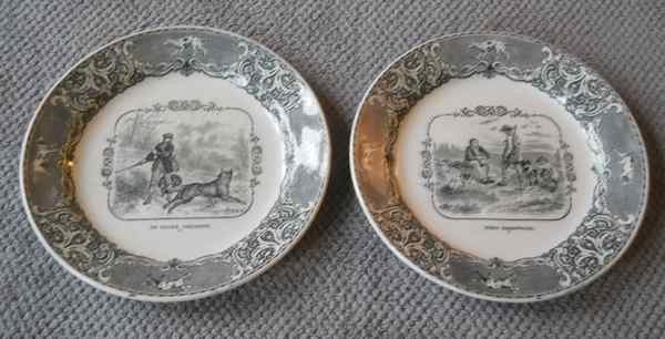 2 assiettes Boch représentant des scènes de chasse, Enlèvement