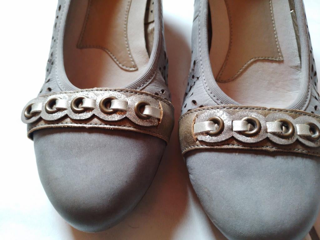 Elegante beige/grijs damesschoen maat 37 Rieker, Kleding | Dames, Schoenen, Pumps, Ophalen of Verzenden, Zo goed als nieuw, Grijs