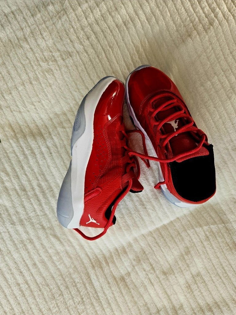 Nike Air Jordan 11 CMFT Low – maat 37,5 (nooit gedragen), Ophalen of Verzenden, Zo goed als nieuw, Rood, Sneakers