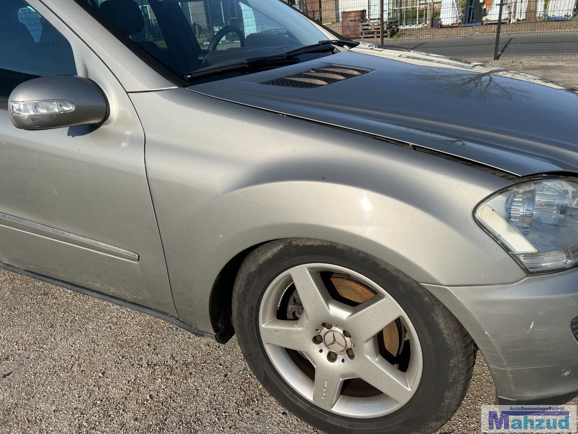 Aile avant droite MERCEDES ML 2 W164 Gris C723 2005-2011, Mercedes-Benz AG, Mercedes-Benz, Utilisé, Mercedesstrasse 120
70372  Stuttgart, DE