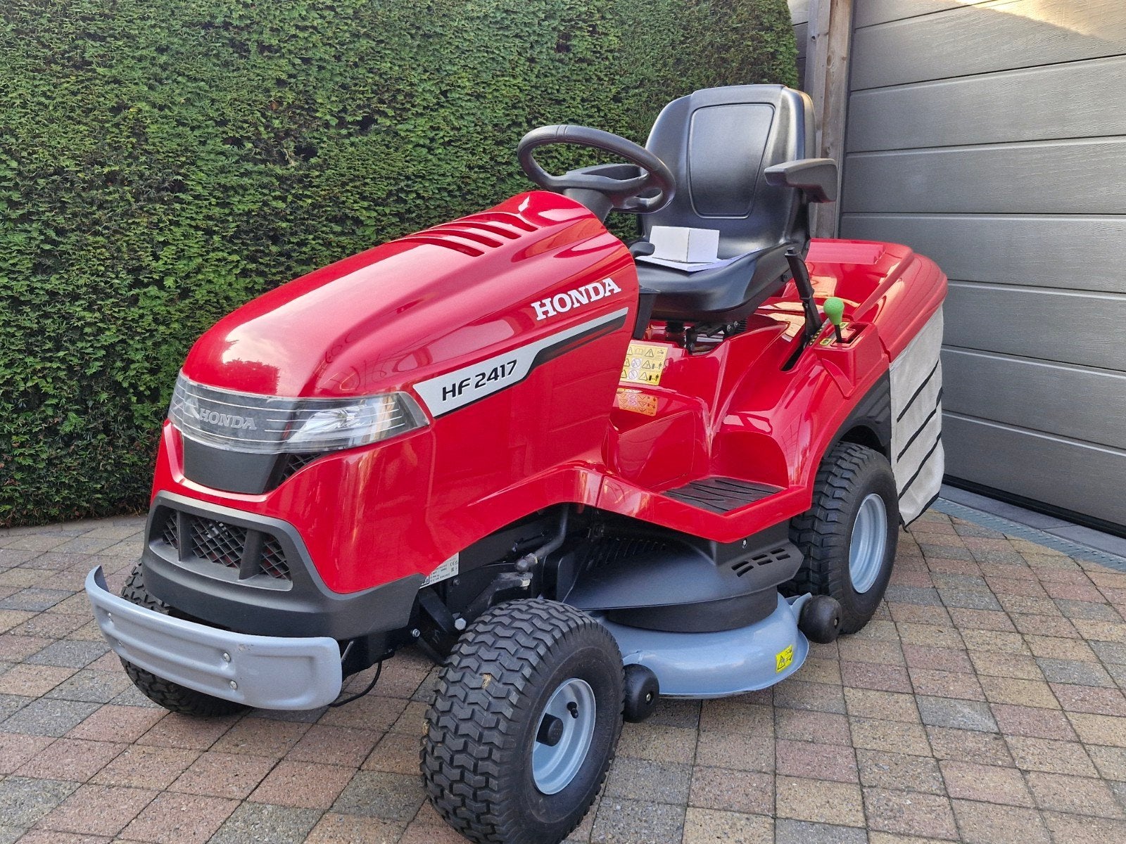 zitmaaier honda hf2417hme nieuw model 2024 -26 uren, Tuin en Terras, Zitmaaiers, Ophalen, Honda, Zo goed als nieuw, Elektrische starter