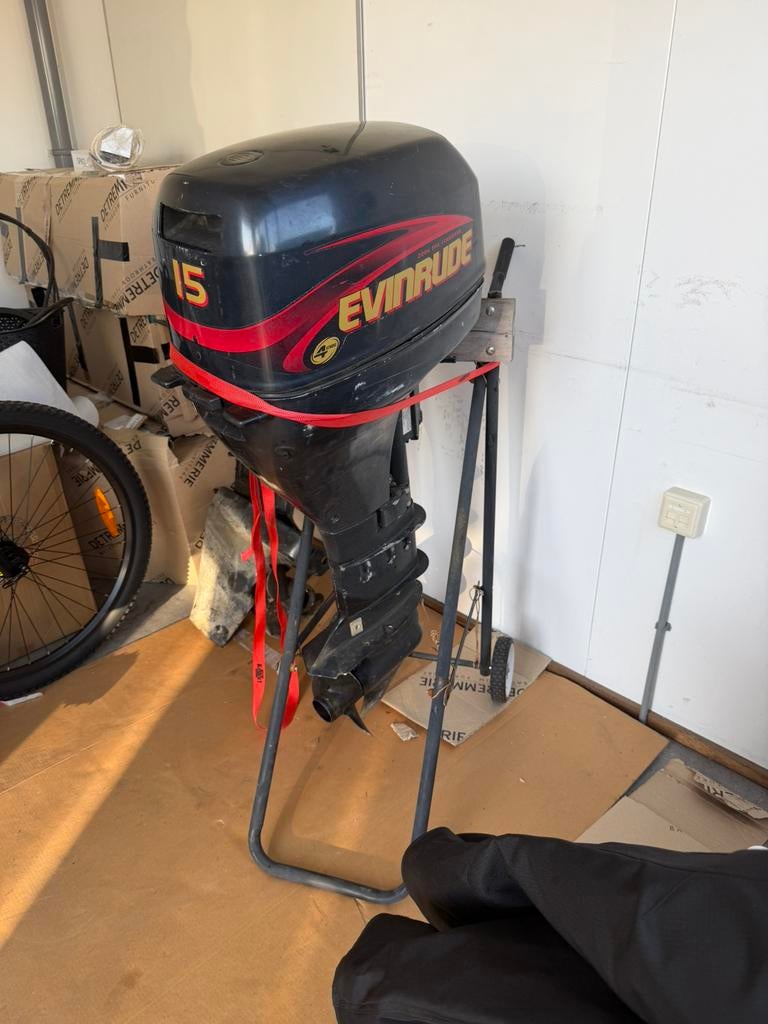 Evinrude 9,9 pk en een 15 pk 4t opknappers, Ophalen, Zo goed als nieuw, Met afstandsbediening