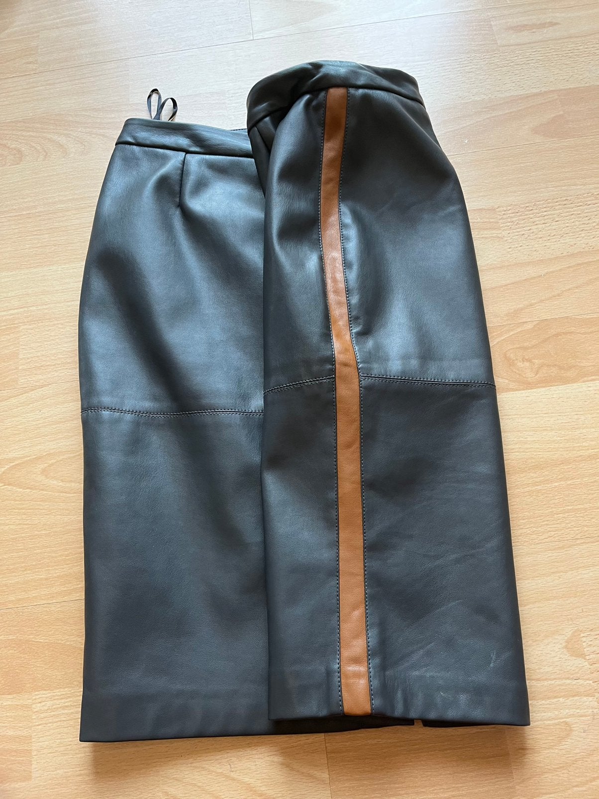 Kwaliteitsvolle gevoerde rok in lederlook Expresso, Ophalen of Verzenden, Zo goed als nieuw, Maat 38/40 (M)