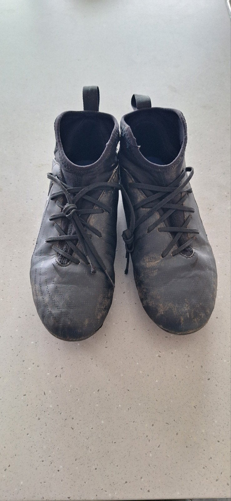 Nike voetbalschoen  phantom maat 35, Sport en Fitness, Ophalen, Schoenen