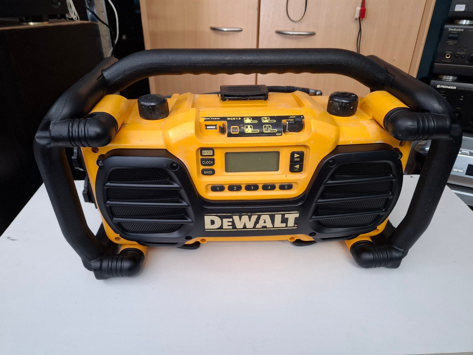 werf radio dewalt  werkt perfect  koopje, Audio, Tv en Foto, Radio's, Ophalen, Radio