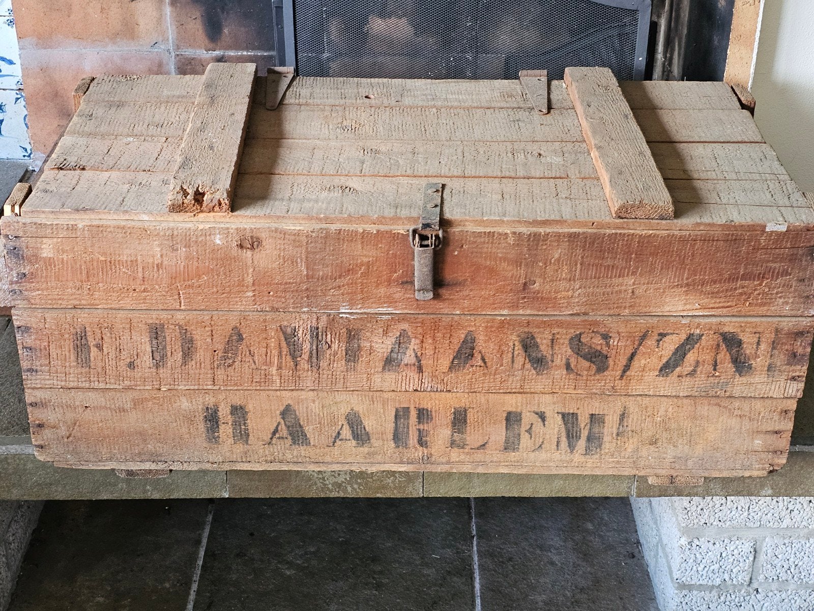 antieke kist "F. DAMIAANS / ZN", Ophalen