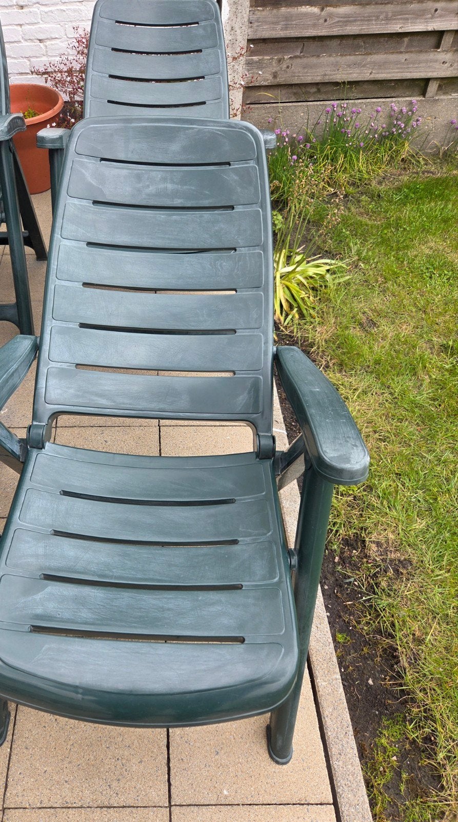 2 groene tuinstoelen, Jardin & Terrasse, Chaises de jardin, Enlèvement, Utilisé, Plastique, Ajustable