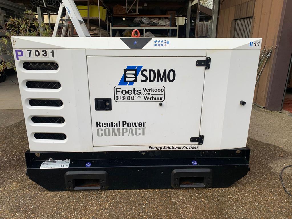 Aggregaat SDMO, Bricolage & Construction, Générateurs, Enlèvement, Utilisé, 30 kVA ou plus, Huile diesel
