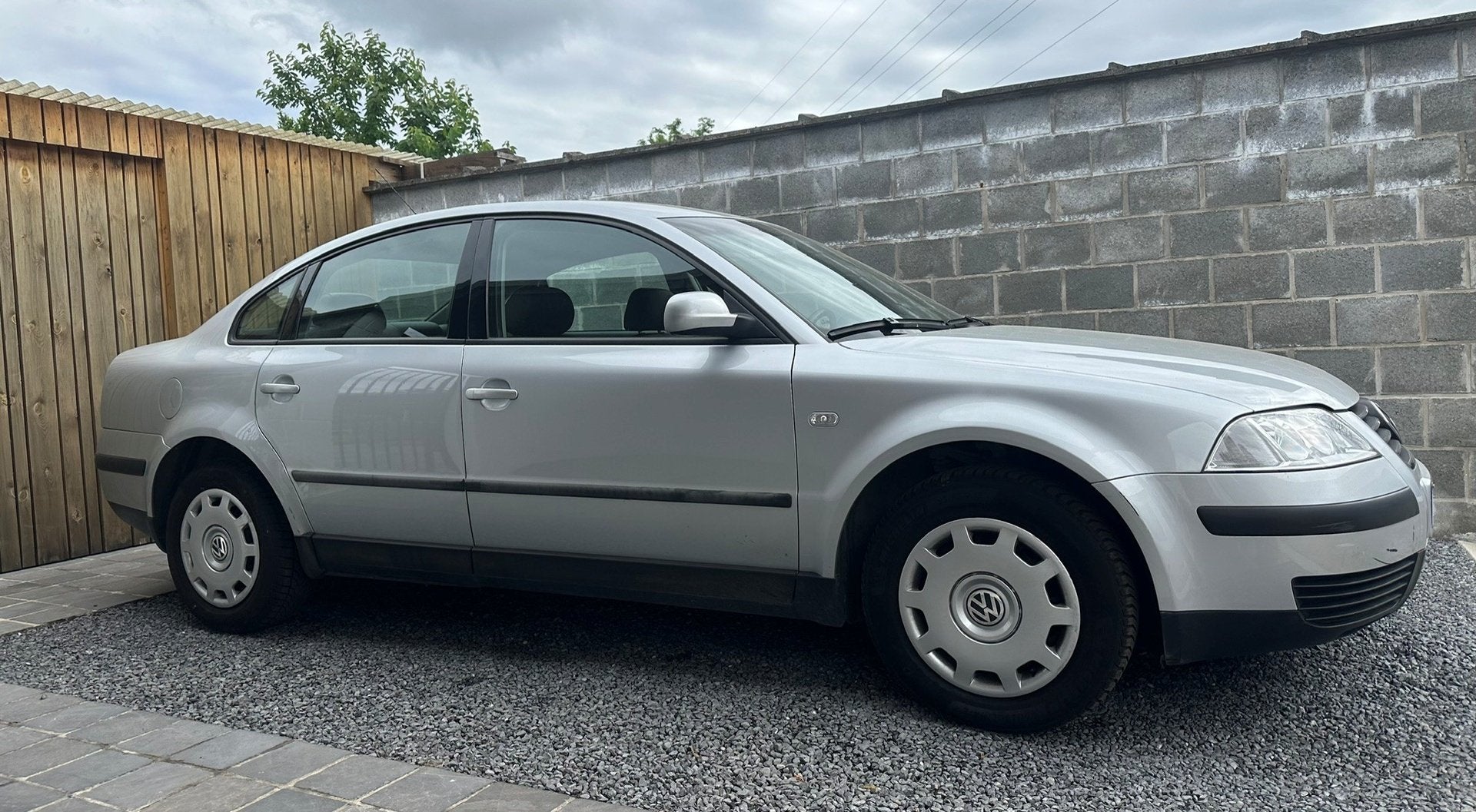 Volkswagen Passat 1.6i Highway Leder Airco Slechts 89000km, Autos, Achat, Entreprise, Boîte manuelle, Noir