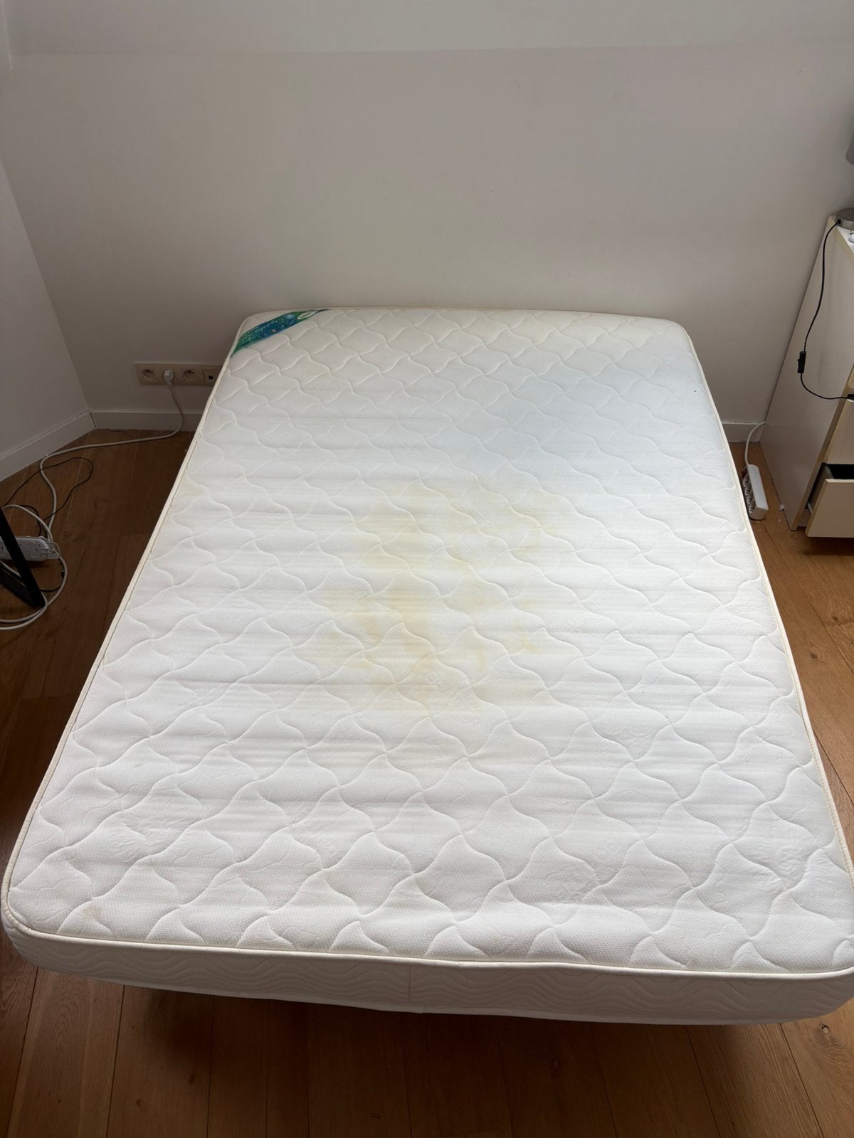 Matelas + sommier avec pied, Huis en Inrichting, Slaapkamer | Matrassen en Bedbodems, Ophalen, Gebruikt, Tweepersoons, Bedbodem