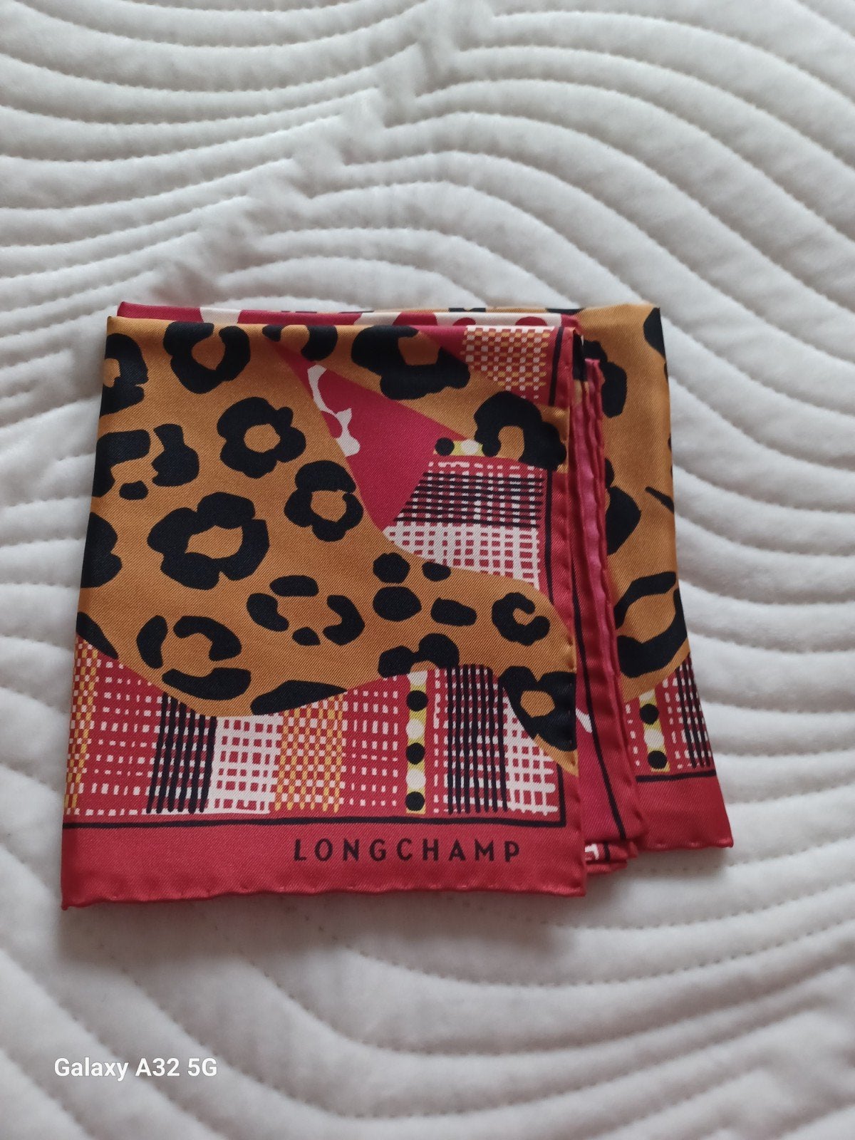 FOULARD LONGCHAMP neuf 100% soie siglé, Verzenden