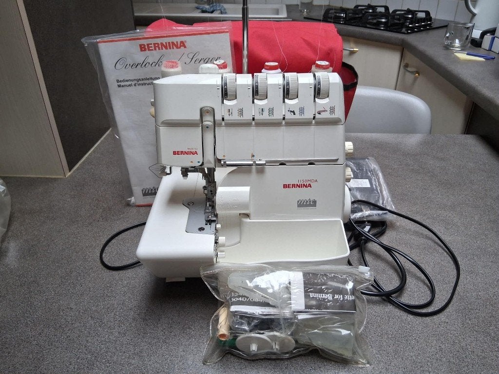 Bernina 1150MDA overlock naaimachine, Hobby en Vrije tijd, Ophalen, Bernina, Zo goed als nieuw, Lockmachine
