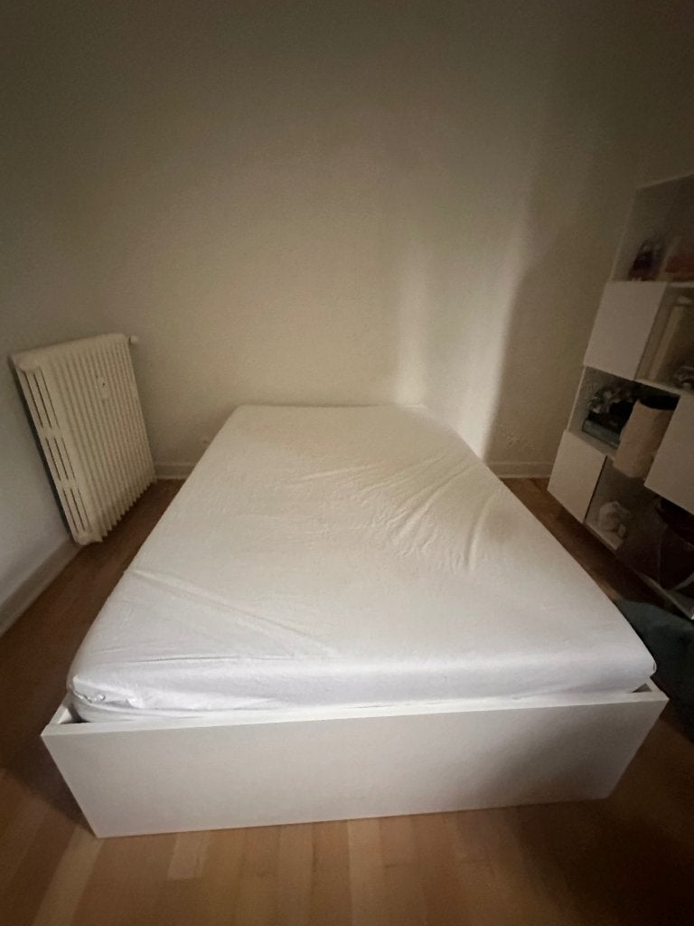 IKEA Bed, Huis en Inrichting, Ophalen, Wit, 140 cm, Zo goed als nieuw