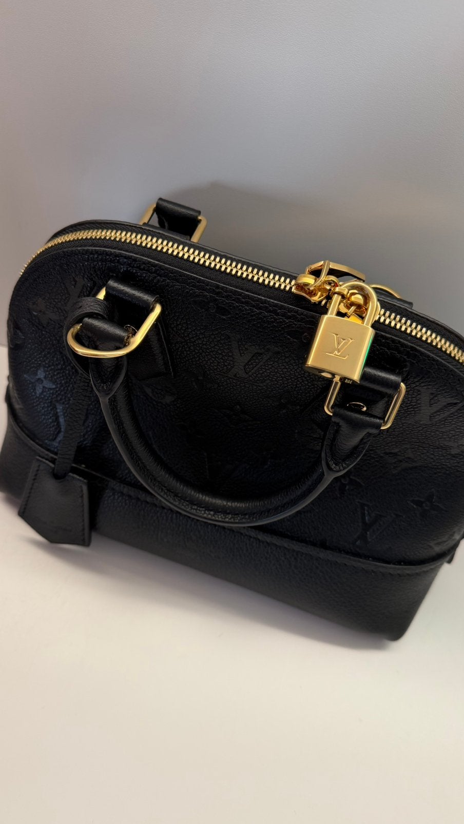 Louis Vuitton alma bb, Bijoux, Sacs & Beauté, Enlèvement, Comme neuf