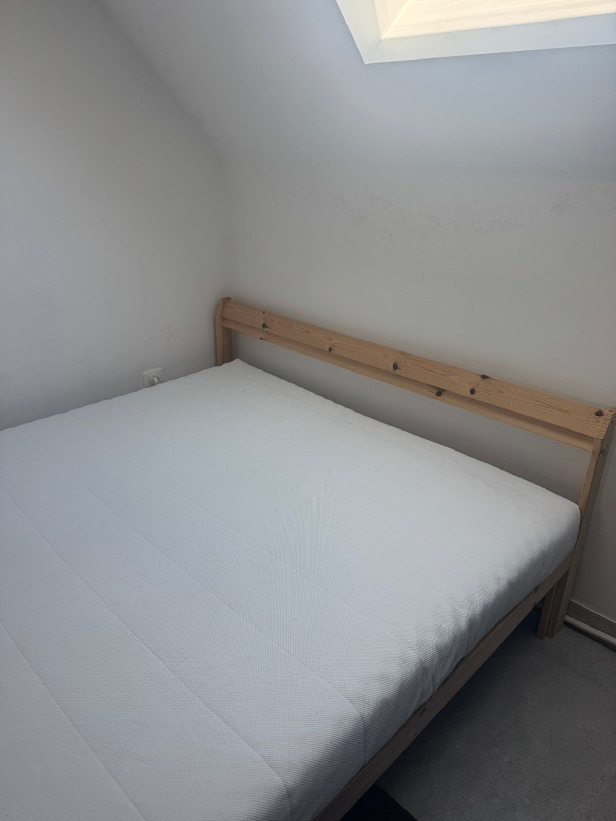 IKEA bed 140x200  LURÖY lattenbodem en VESTMARKA matras, Huis en Inrichting, Slaapkamer | Bedden, Nieuw, Tweepersoons, 140 cm