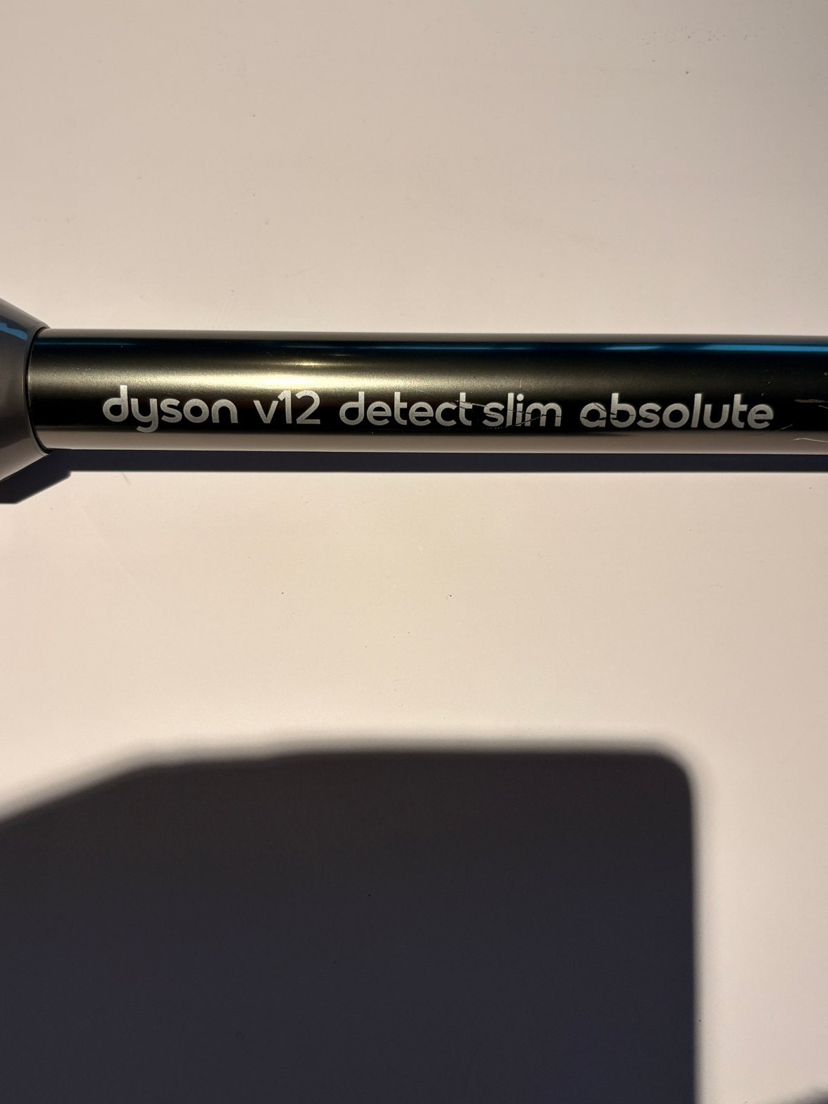 Détecteur intelligent Dyson v12, Puissance d'aspiration réglable, Réservoir, Aspirateur balai, Envoi