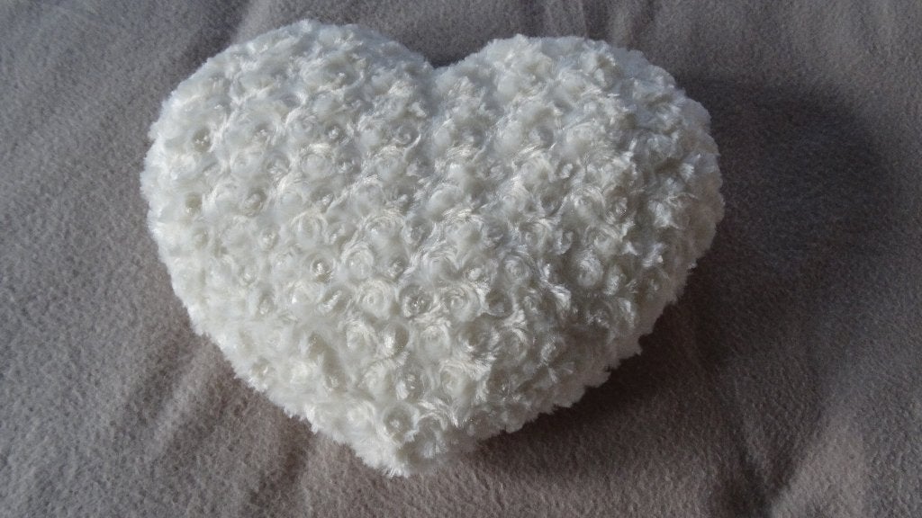 COUSSIN EN FORME DE CŒUR, Coussin décoratif, Enlèvement ou Envoi, Comme neuf, Blanc