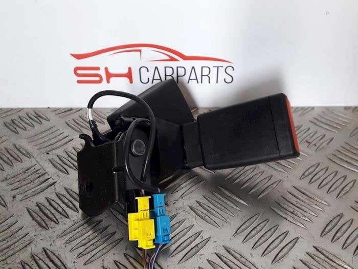 Insertion ceinture de sécurité arrière droite d'un Merced, 3 mois de garantie, Utilisé, -, -