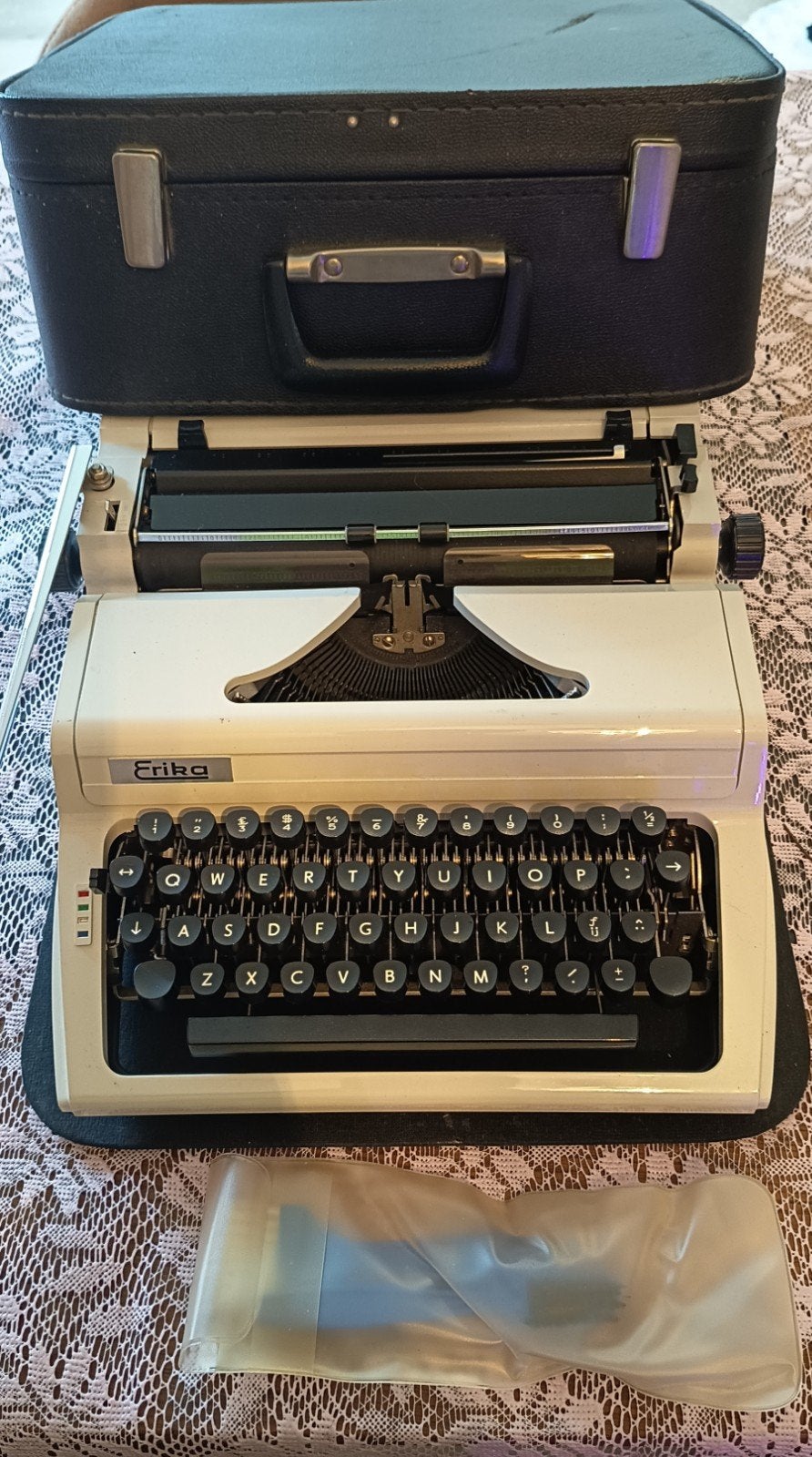 Erika Model 100 vintage schrijfmachine + koffer, Diversen, Typemachines, Ophalen of Verzenden