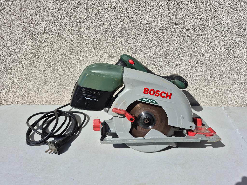 Scie circulaire Bosch PKS 55A – fonctionne parfaitement, Bricolage & Construction, Outillage | Scies mécaniques, Enlèvement, Scie circulaire
