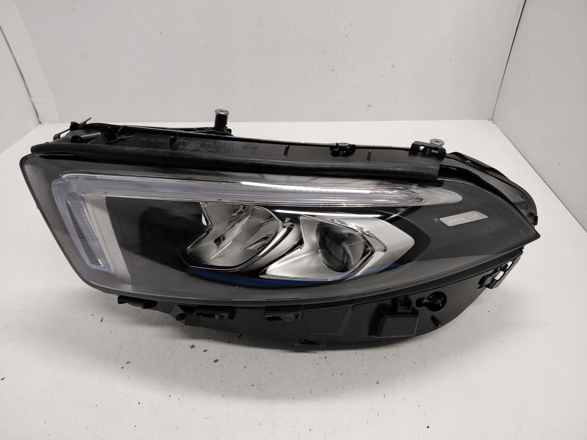 Phare gauche Mercedes Classe A A1779064703, Autos : Pièces & Accessoires, Mercedes-Benz AG, Mercedes-Benz, Utilisé, Mercedesstrasse 120
70372  Stuttgart, DE