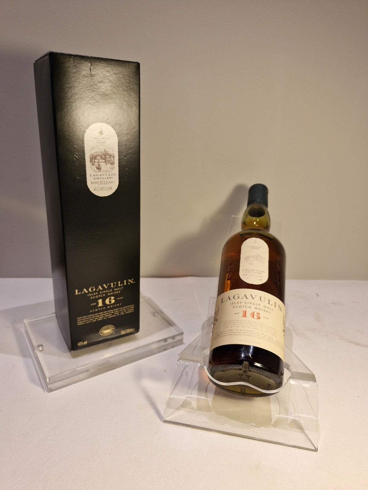Whisky écossais single malt LAGAVULIN 16Y, Collections, Autres régions, Enlèvement ou Envoi, Pleine, Comme neuf