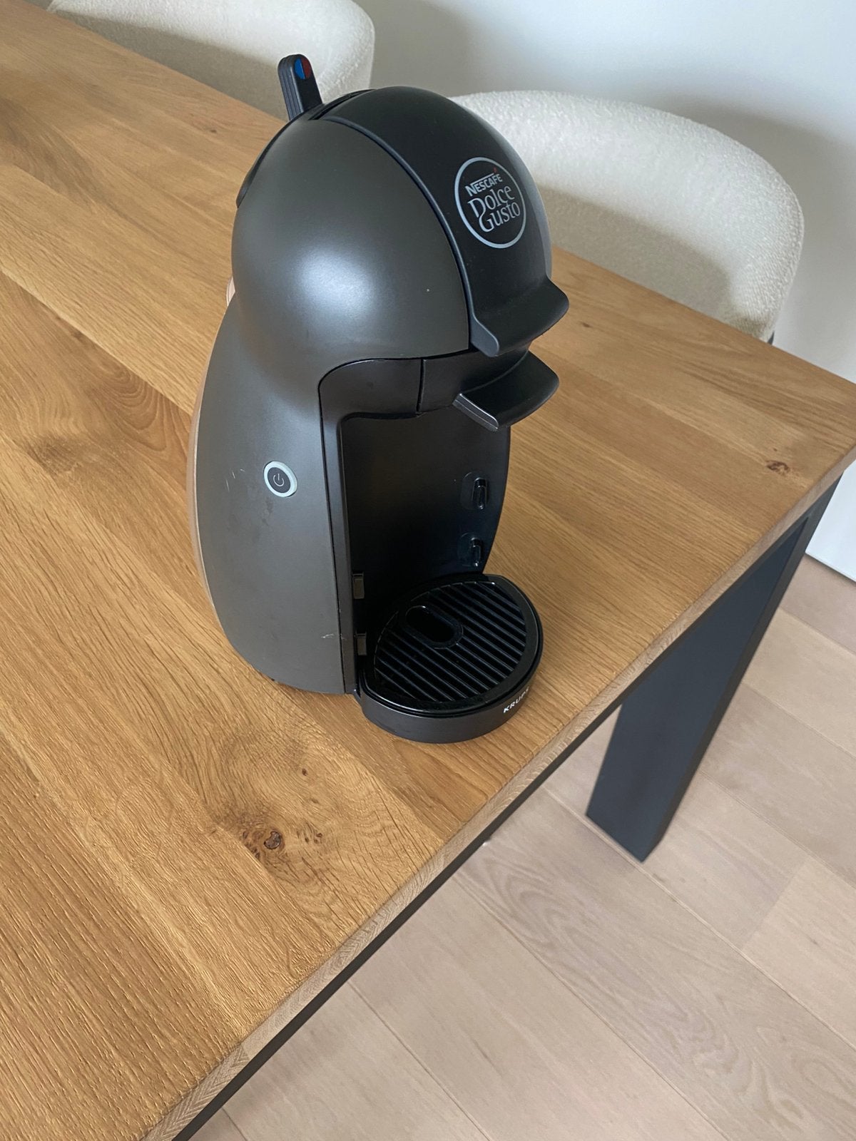 Nescafé Dolce Gusto (amper gebruikt, nieuwprijs €70), Ophalen, Zo goed als nieuw, Koffiemachine