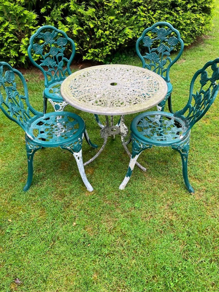 4 tuinstoeltjes+tafeltje vintage, Ophalen