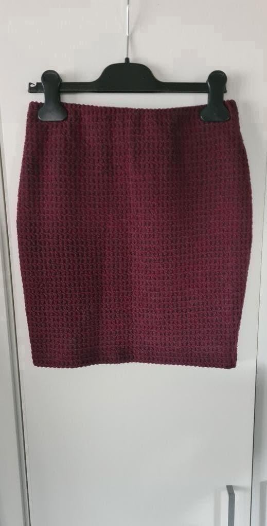 Jupe « The Sting » rouge bordeaux, taille XS, légèrement str, Vêtements | Femmes, Jupes, Comme neuf, Taille 34 (XS) ou plus petite