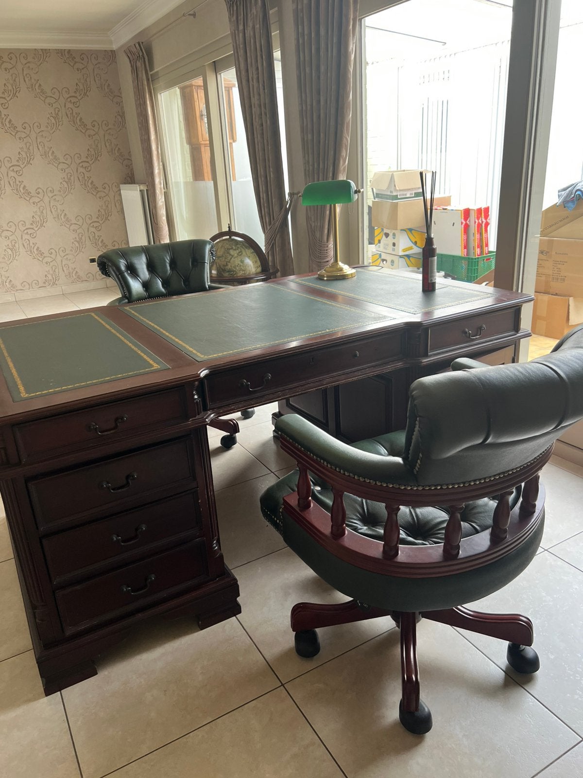 Buro met 2 stoelen en burolamp, Ophalen